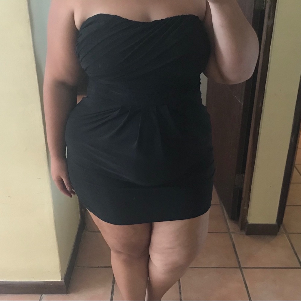 Black strapless making a dress with pockets